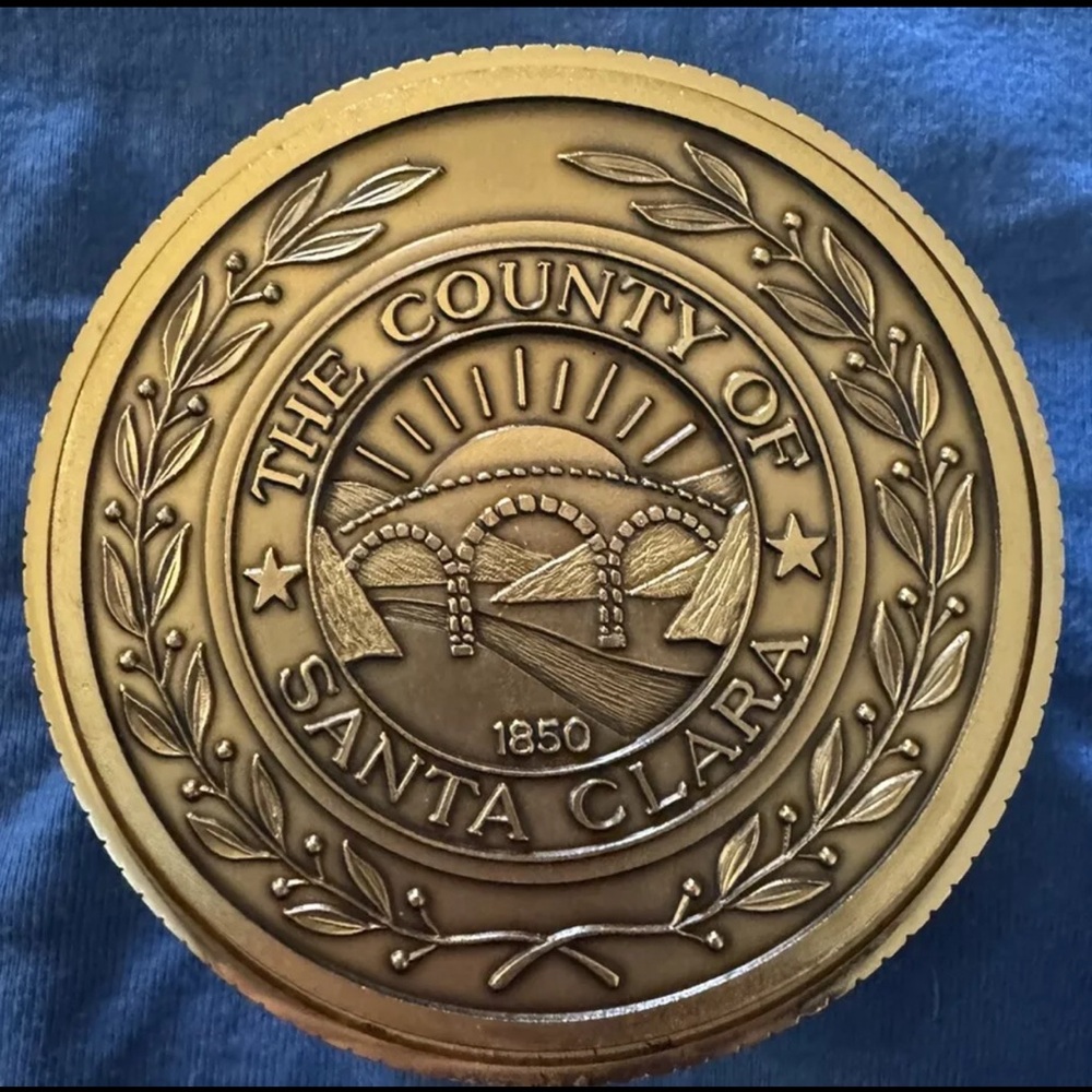 Bulova Quartz 20 Dollar Saint Gaudens Copy Gold Coin Stack Clock